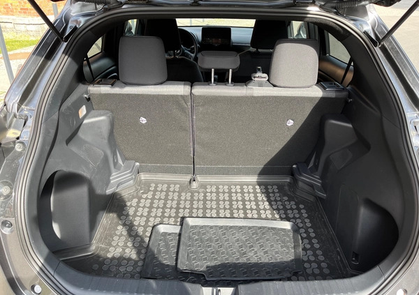 Toyota Yaris Cross cena 120000 przebieg: 6200, rok produkcji 2022 z Świebodzice małe 56